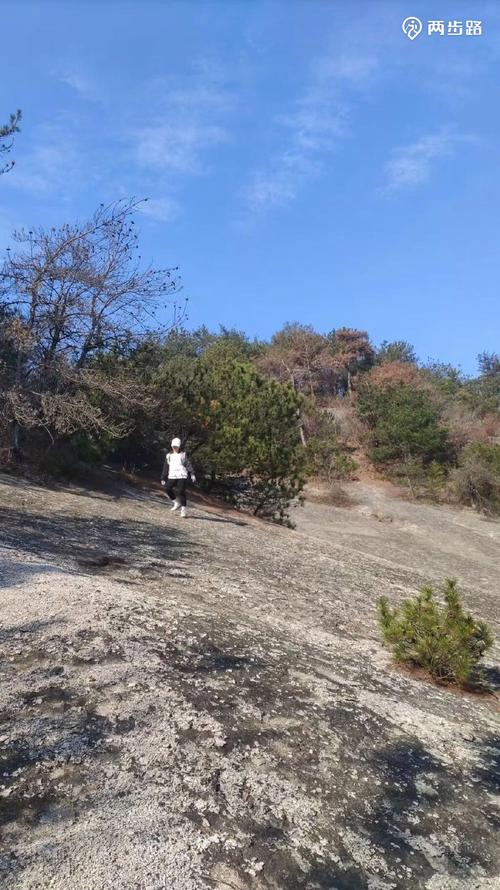 探秘新县卧佛山 一场心灵与自然的休闲徒步之旅